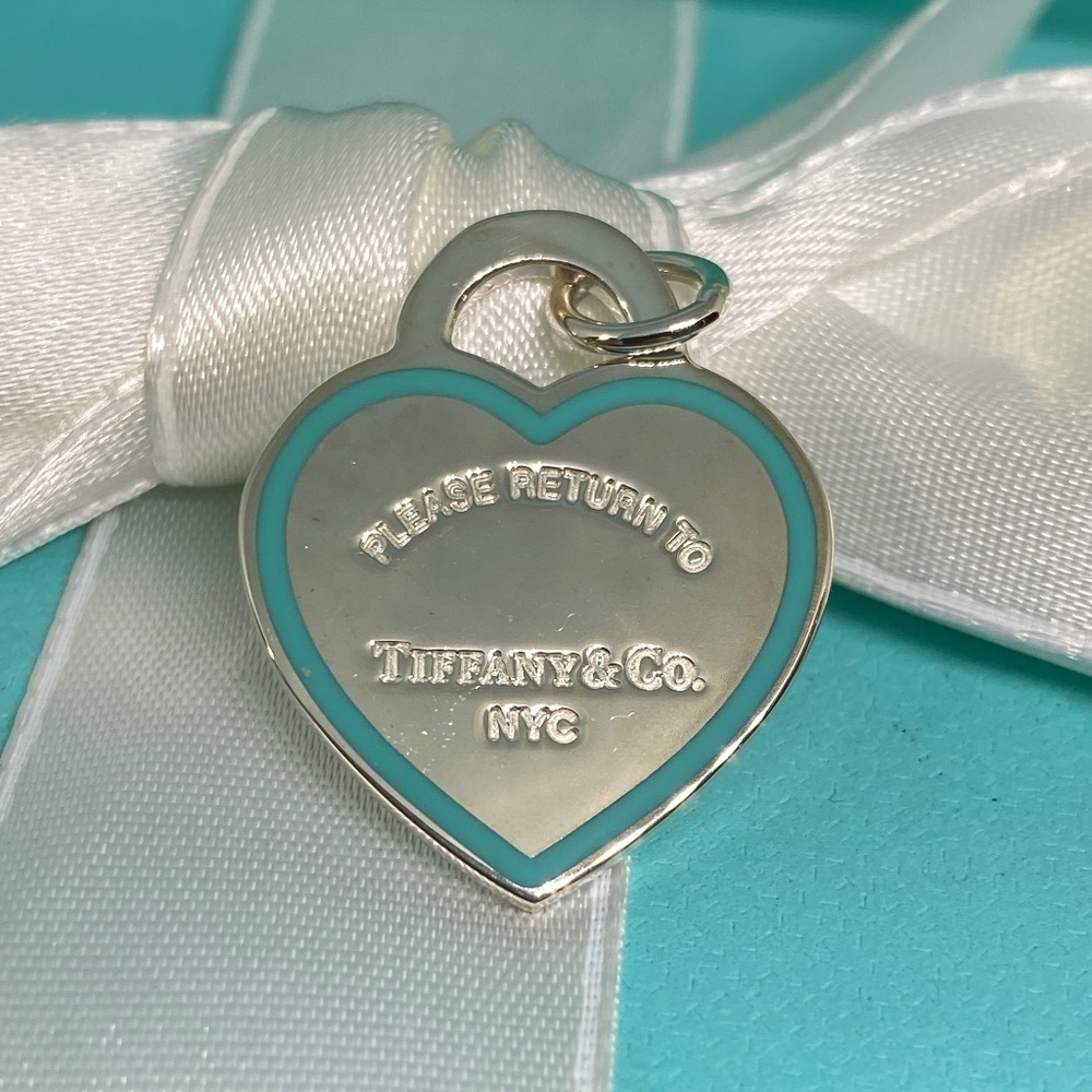 TIFFANY & CO Blue outline Enamel RTT  medium charm w/ box